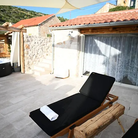 Teza Hvar Βίλα